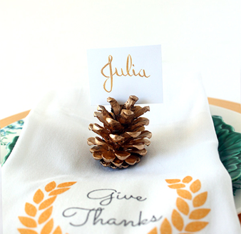 christmas crafts - pinecone place card holders