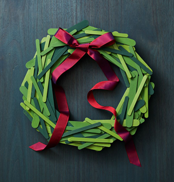 christmas crafts - popsicle stick wreath